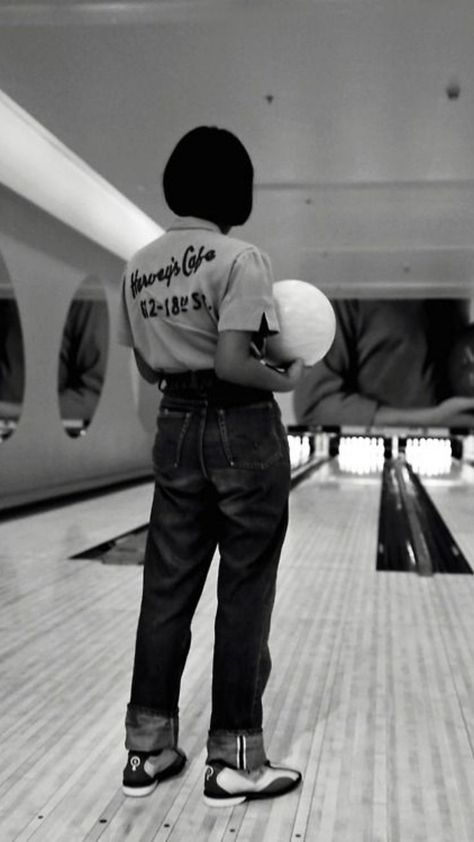 Couples Bowling Shirts, Bowling Shirt Aesthetic, 70s Bowling Outfit, Vintage Bowling Outfit, Bowling Shoes Outfit, Vintage Bowling Aesthetic, Bowling Shirt Outfit, Cute Bowling Outfit, Bowling Alley Outfit