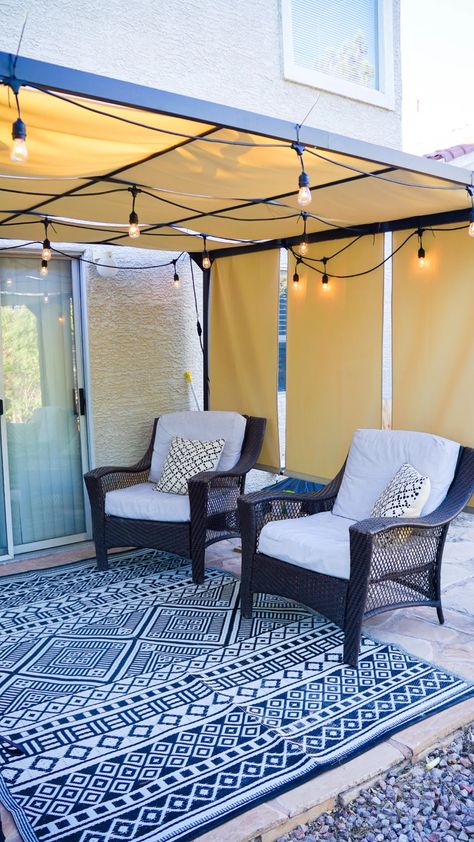 Diy Patio Cushions, Patio Oasis Ideas, Patio Ideas Townhouse, Budget Patio Makeover, Small Patio Ideas On A Budget, Wicker Patio Chairs, Easy Patio, Family Backyard, Cheap Patio