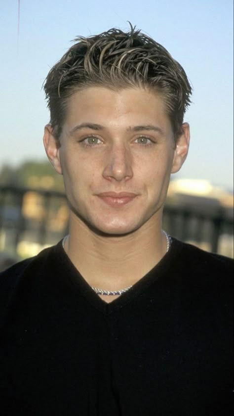 Jensen Ackles Blonde, Dean Winchester Hair, Dean Winchester Haircut, Jensen Ackles Haircut, Jensen Ackles 90s, Jensen Ackles Hair, Young Jensen Ackles, Dean Supernatural, Spiky Hairstyles