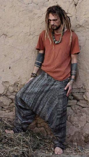 Hippie Outfits Men, Hippie Guy, Goblin Clothes, Bohemian Outfit Men, Tired Person, Boho Men Style, Sarouel Pants, Hippy Fashion, Bohemian Men