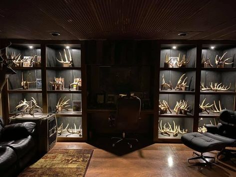 Trophy Rooms Hunting, Hunting Room Design, Hunting Room Decor, Taxidermy Decor, Hunting Room, Trophy Rooms, Man Room, Farmhouse Style House, Modern Room