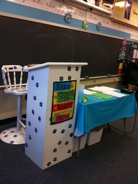 Painted podium and teacher's chair. I would want the podium to be open and lower Podium Decorations School, Podium Decorations, Podium Diy, Diy Podium, Classroom Podium, Teacher Podium, Middle School Classroom Ideas, High School Classroom Decor, Organization For School