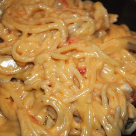 Mexican Chicken Spaghetti, Easy Chicken Spaghetti Recipe, Rotel Chicken Spaghetti, Easy Chicken Spaghetti, Mexican Spaghetti, Chicken Spaghetti Recipe, Spaghetti Ingredients, Cheesy Chicken Spaghetti, Chicken Spaghetti Recipes