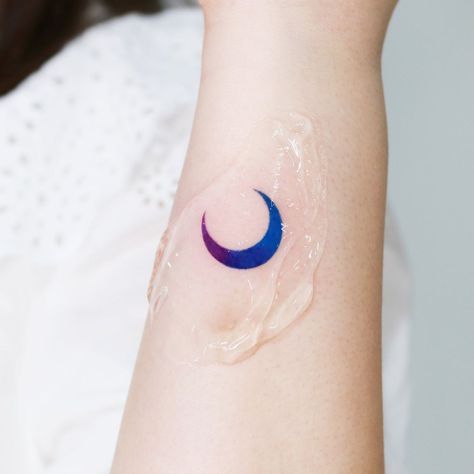 Blue Crescent Moon Tattoo, Cresent Tattoo Designs, Blue Moon Tattoo Ideas, Upside Down Moon Tattoo, Colored Moon Tattoo, Purple Moon Tattoo, Moon Color Tattoo, Cresent Moon Tatoos, Color Moon Tattoo