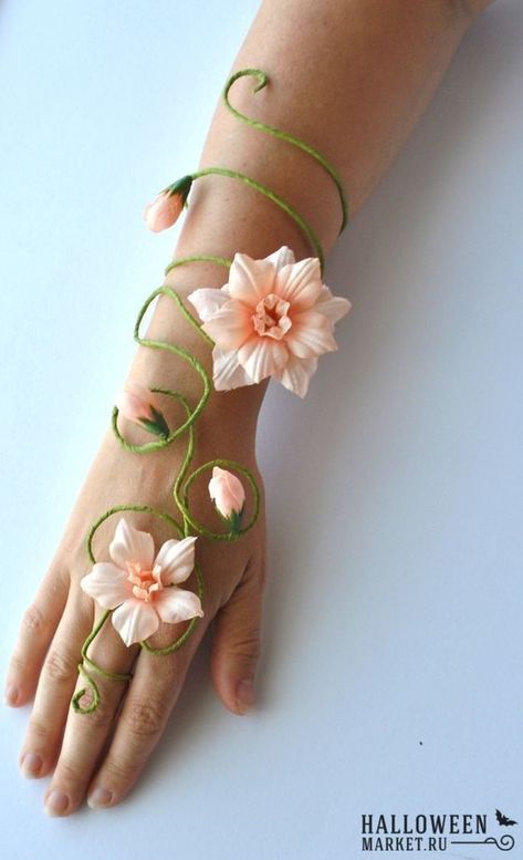 Fairy Arm Cuff, Fairy Costume For Girl, Fairy Costume Diy, Wrist Corsage Prom, Fairy Cosplay, Fairy Halloween Costumes, Fair Outfits, Halloween Fairy, Fairy Makeup