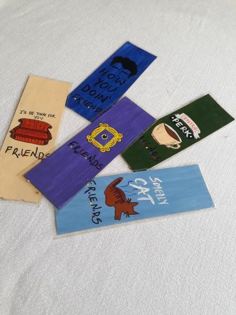 Friends Series Bookmarks, Friends Series Gift Ideas, Bookmark Ideas Markers, Friends Tv Show Gifts Diy, Friends Series Painting, Best Friend Bookmark, Bookmarks Inspired By Books, Friends Series Drawing, Folklore Bookmark