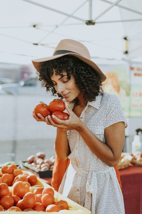 Woman buying tomatoes at a farmers market | premium image by rawpixel.com / McKinsey Kris Carr, Internet Marketing Strategy, Manama, Peaceful Life, Women Bags Fashion, Branding Photoshoot, Farmer's Market, Food Market, 인물 사진