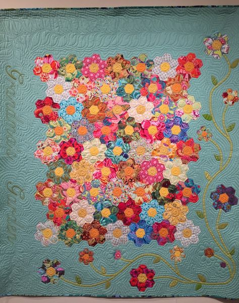 Flower Garden Quilt Ideas, Grandmother's Garden Quilt, Garden Quilts, Hexie Quilts Patterns, Grandmothers Flower Garden Quilt, Hexie Quilts, Hexagon Quilt Pattern, Hexagon Patchwork, Grandmothers Flower Garden