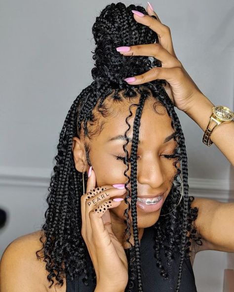 Medium Curly Braids with a Top Knot Short Box Braids Hairstyles, Short Box Braids, Big Box Braids Hairstyles, Instagram Add, Goddess Braids Hairstyles, Box Braids Hairstyles For Black Women, Braids Hairstyles Pictures, Virtual Class, Twist Braid Hairstyles