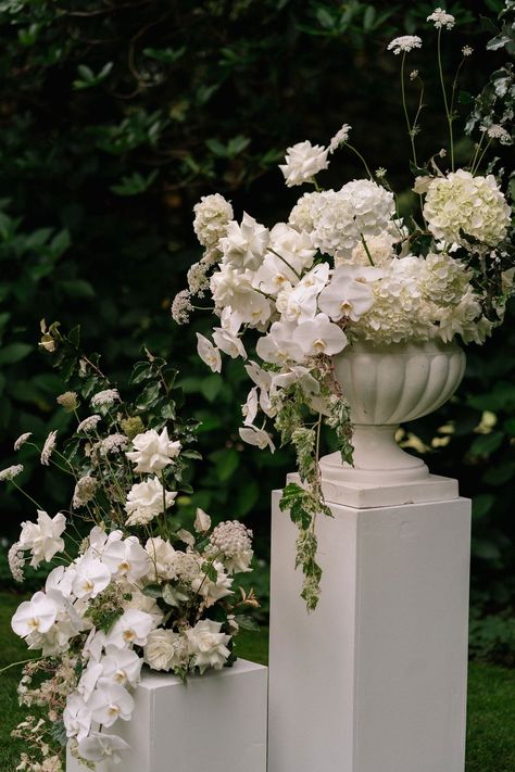 White Neutral Wedding Palette, White Floral Aisle Decor, French Farmhouse Wedding Decor, Wedding Table White Flowers And Candles, Unstructured Floral Arrangements Wedding, Wedding Aisle Markers Flowers, Wabi Sabi Wedding Decor, Backyard Mansion Wedding, White Bouquets Wedding