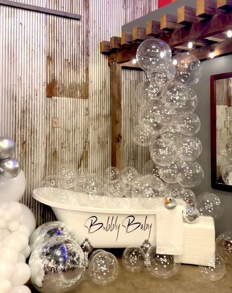 Bubble Theme Party Decorations, Bubble Bath Decor, Bubbles Baby Shower Theme, Bubble Balloon Arch, Bubble Bath Party, Bubble Baby Shower Ideas, Bubble Party Decorations, Bubble Bath Baby Shower Theme, Bubble Decor