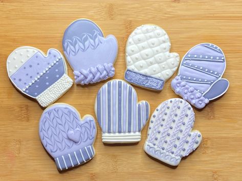 Sugar Cookie Mittens Decorating Ideas, Mitten Cookies Decorated, Mitten Sugar Cookies, Winter Cookies Decorated, Mitten Cookies, Sugar Cookie Decorating, Winter Cookies, Cookie Christmas, Winter Cookie