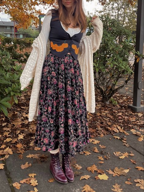 Thanksgiving Outfit Maxi Skirt, Sweater Vest With Long Skirt, Vintage Thanksgiving Outfit, Long Skirt Vest Outfit, 70s Thanksgiving Outfit, Vest And Maxi Skirt Outfit, Fall Witch Outfits, Halloween Vest Outfit, Autumn Maxi Skirt Outfit