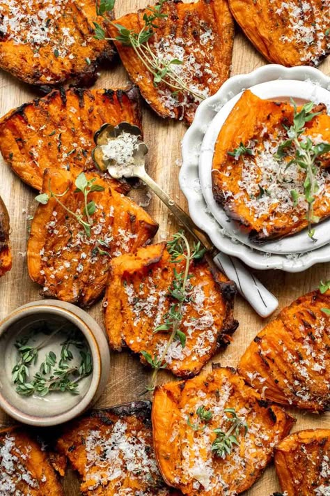 Smashed Sweet Potatoes Crispy Sweet Potato Recipes, Smashed Sweet Potato Recipes, Balsamic Sweet Potatoes, December Recipes, Savory Sweet Potato Recipes, Sweet Potato Crisps, Smashed Sweet Potatoes, Garlic Mashed Cauliflower, Winter Meals