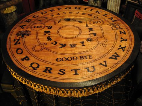 How to Haunt Your House: Ouija Board/Seance Table DIY Seance Party, Ouija Table, Seance Table, Spirit Board, Ouija Board, Halloween Stuff, Halloween Inspiration, Haunted Mansion, Halloween Props