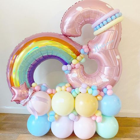 3rd Birthday Balloon Bouquet, Balloon Stack Diy, Rainbow Birthday Balloons, Rainbow Balloon Tower, Number Stack Balloon, Balloon Stack Ideas, Balloon Number Stacks, Number Balloon Columns, Rainbow Balloon Bouquet