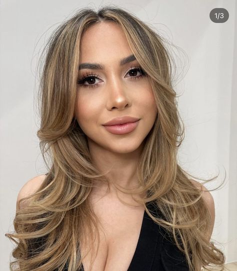 Latina Blonde Highlights, Blonde For Olive Skin, Mexican Blonde Hair, Blonde Latina Hair, Blonde Hair Olive Skin, Honey Blonde Hair On Latinas, Latina Blonde Hair Olive Skin, Olive Skin Tone Hair Color, Latina Hair Color Ideas