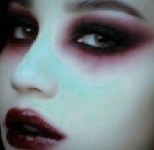 red and black romantic goth style inspo ✮♱ Goth Style, Maquillage Goth, Vampire Makeup, Punk Makeup, Alt Makeup, Swag Makeup, Romantic Goth, Alternative Makeup, Emo Makeup