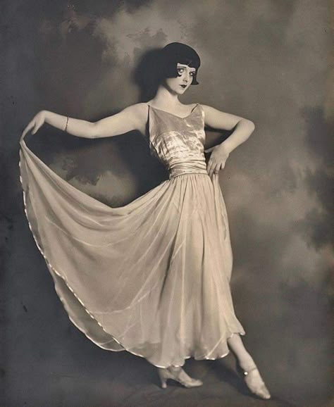 Louise Brooks 1920s Actresses, Style Année 20, 1920s Women, Anna Pavlova, Clara Bow, Louise Brooks, 20s Fashion, Dance Company, Aesthetic Women