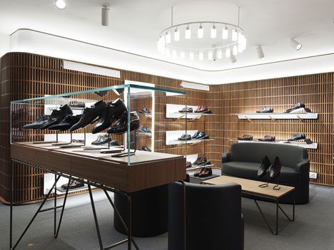 Bally interior by David Chipperfield Commercial Interior Architecture, Dior Store, Store Interiors, Shop House Ideas, Interior Display, Retail Store Design, Retail Interior, Design Del Prodotto, Wood Interiors