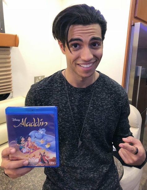 Aladdin Wallpaper, Aladdin Live, Mena Massoud, Naomi Scott, Aladdin And Jasmine, Disney Men, Disney Aladdin, Pinturas Disney, Movies 2019