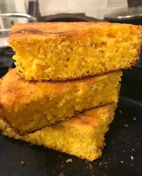 Cornbread Recipe No Sugar, No Flour Cornbread Recipe, Healthy Cornbread, Wheat Flour Recipes, Leftover Cornbread, Moist Cornbread, Cornbread Easy, Homemade Cornbread, Cornbread Muffins