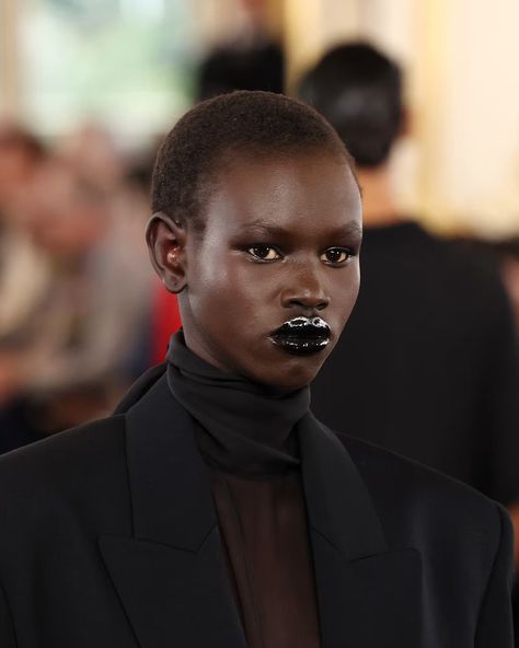 Black Lipstick Brought Goth Glamour To Valentino's Fall/Winter 2024 Show Black Lipstick Looks, Black Lipstick Outfit, Dark Lipstick Makeup, Black Lipstick Look, Oxblood Lipstick, Goth Glamour, Black Lipstick Makeup, Black Matte Lipstick, Brown Girls Makeup