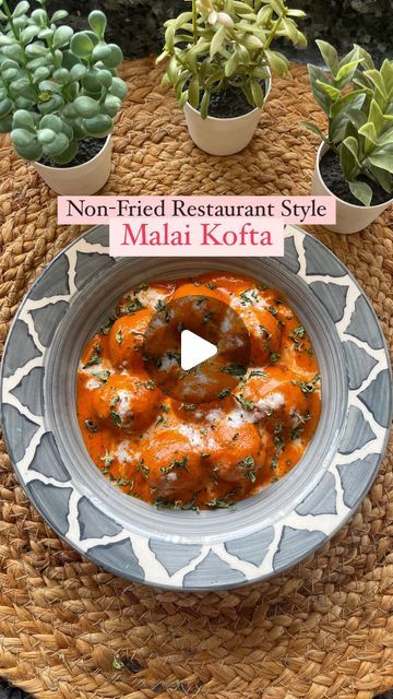 Dhruvi Jain on Instagram: "✨Homemade Healthy Malai Kofta: No Frying, No Onion, No Garlic - A Restaurant-Style Delight!

— Ingredients: 
300gms bottle gourd (Lauki) 
Salt to taste 
1 tbsp oil
3-4 Kashmiri chillies
1/2 inch cinnamon stick
1 bay leaf 
1/2 star 
1 big elaichi 
3-4 cloves 
10-12 coriander stems
1 cup chopped tomatoes 
1/4 cup soaked cashews 
Salt to taste 

150 gms paneer 
1 tbsp besan
1 tbsp cornflour 
Salt to taste 
1 tbsp red chilli powder 
Oil 

1 tbsp oil
1 tsp ghee 
Pinch of hing 
1 tsp jeera 
1/8 tsp dry ginger powder 
1/4 tsp coriander powder 
Red chilli powder as required 
Kasuri Methi 

Serve warm gravy over Kofta and Garish with cream, kasuri Methi or coriander and Dig in😍🤩

#resturants #restuarants #kofta #koftacurry #malaikofta #malaikoftacurry #indiandish #india Garlic Meals, Kofta Recipe Vegetarian, Veg Kofta Curry Recipe, Indian Kofta Curry, Dudhi Kofta Curry, Malai Kofta Recipe, Vegan Malai Kofta, Malai Kofta Curry, Kofta Curry Recipe