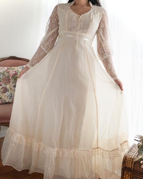 Prairie Wedding Dress, Gunne Sax Wedding Dress, Vintage Gunne Sax Dress, White Wedding Gown, Vintage Cotton Dress, Victorian Fashion Dresses, Cream Midi Dress, Cream Maxi Dress, White Wedding Gowns