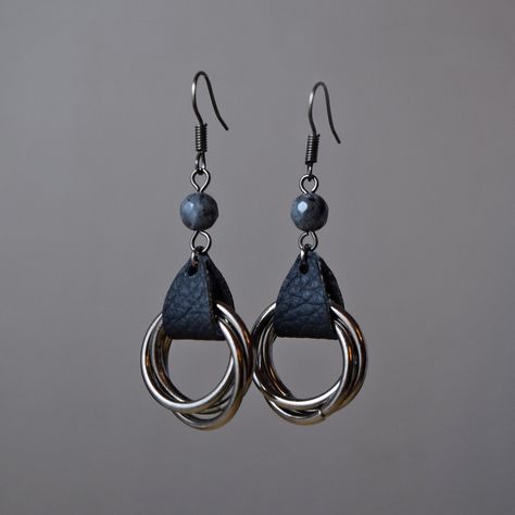 Diy Earrings Dangle, Leather Hoop Earrings, Wire Jewelry Earrings, Leather Jewelry Making, Denim Earrings, Diy Leather Earrings, Leather Jewelry Diy, Leather Jewels, Beads Craft Jewelry