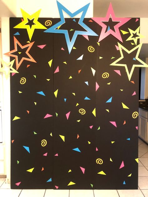 80s Photo Booth Backdrop, 80s 90s Decorations, Musical Decorations Ideas Party, 80s Backdrop Diy, Decades Hoco Theme, 90s Party Ideas Decoration Photo Booths, Diy 90s Backdrop, 90s Dance Decorations, Decade Prom Theme