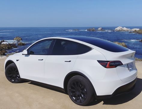 Tesla Model Y 2023, White Tesla Model Y Aesthetic, Tesla Model 4, Tesla Y Model, Tesla Model Y White, Model Y Tesla, Tesla Suv, Interior Car Cleaning, Tesla Y