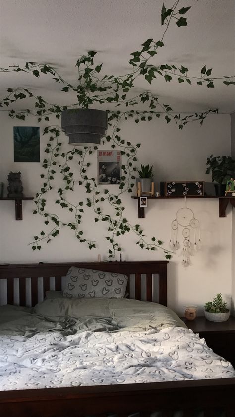 Vine On Ceiling, Fake Vine Decor Bedroom Ideas, Room Vines Ideas Ceiling, Vines On Roof Bedroom, Fake Leaves Wall Decor Bedroom Aesthetic, Hanging Ivy Bedroom, Vines On Ceiling Bedroom, Vines On Ceiling, Ivy Room Decor