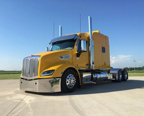 Peterbilt of Sioux Falls on Instagram: “One awesome 579 that we just got done customizing. This sweet ride is for sale #oneofakind #peterbilt #579 #lowrider #slammed #yellow…” Peterbilt 579 Custom Trucks, Semi Trucks Interior, Semi Trucks For Sale, Custom Peterbilt, Yellow Chrome, Roadtrip Photography, Peterbilt 579, Female Trucks, Texas Truck