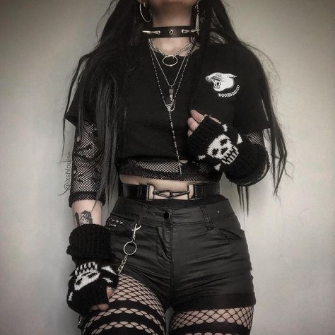 𝑳𝑿𝑺H𝑳OU𝑰𝑺E on Instagram: “hiii ! i feel quite good in this fit which is rare so just thought i’d let u guys know 🥲💀 ty @doomsdayco for this crop top! u can get 10%…” Outfits Goth, Cute Edgy Outfits, Egirl Fashion, E Girl Outfits, Alt Outfits, Alt Fashion, Swaggy Outfits, Gothic Outfits, Goth Outfits