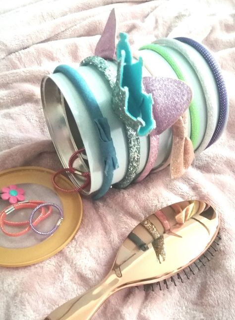 Diy Hairband Holder, Hairband Holder, Easy Diy Kids, Make A Headband, Recycle Craft Projects, Recycle Craft, Kids Hairband, Diy Mom, Kids Headband