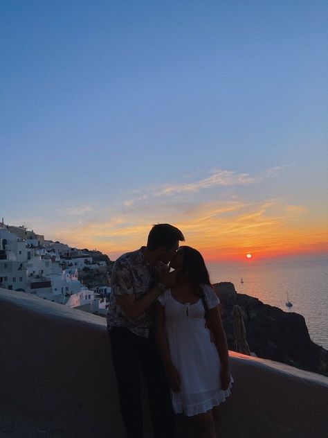 Mykonos Couple Pictures, Greece Aesthetics Honeymoon, Greece Vision Board Pictures, Santorini Greece Couple Goals, Greece Aesthetics Santorini, Greece Travel Couple, Greece Travel Aesthetic Couple, Greece Family Vacation Aesthetic, Greece Romance Aesthetic