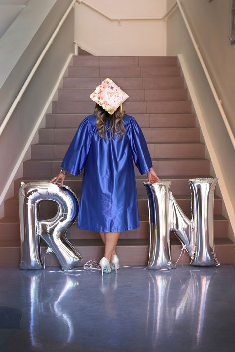 Graduation Party Outfit, Nursing School Graduation Pictures, Nursing Pictures, Nurse Pics, Nursing School Graduation Party, Nurse Graduation Cap, Nursing Graduation Pictures, Graduation Pic Ideas, Medical Photography