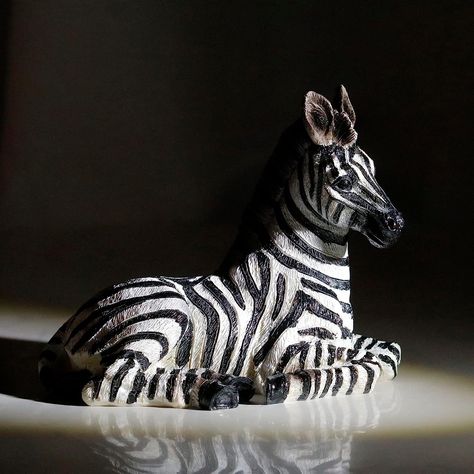 Wisifayardin Zebra Table Sculpture - Resin Zebra Figurine - Black, White - African Safari Zebra Collectible for Bedroom, Living Room, Office, Bookshelf, Mantel, Entryway, Foyer, Nursery African Safari Decor, Black And Gold Living Room, Office Bookshelf, Table Sculpture, Safari Design, Safari Decorations, Gold Living Room, Baby Zebra, Elephant Statue