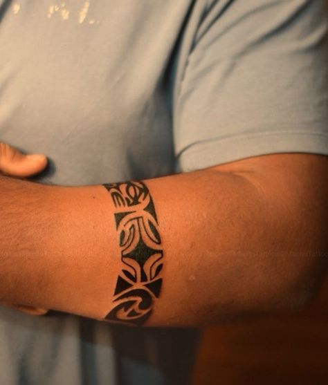 Hawaii Tattoo Men, Polynesian Armband Tattoo, Polynesian Armband, Hawaii Tattoo, Wrist Band Tattoo, Band Tattoos For Men, Tattoo Band, Hawaii Tattoos, Simple Tattoos For Guys