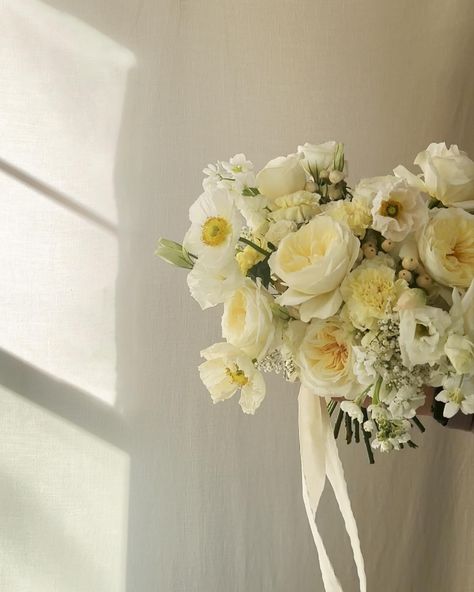 These flowers, like the song, evoke a sense of raw beauty and vulnerability, reminding me to embrace the delicate moments in life. #ButteryYellowVibes #SoulfulSerendipity #yellowwedding #bridalbouquet #summerbouquet #summerwedding #springwedding #bridalbouquet #flowers #butteryyellow #yellowbouquet #lexieetheflowergirl #gaweddings #alweddings #georgiaweddings #alabamaweddings #weddingflorist Wedding Aisle Set Up, Pastel Yellow Flowers Aesthetic, White Yellow Flower Arrangement, Pastel Yellow Bouquet, Yellow And Cream Wedding, Yellow Bridal Flowers, Pale Yellow Bridal Bouquet, White And Yellow Bridal Bouquet, Soft Yellow Flowers