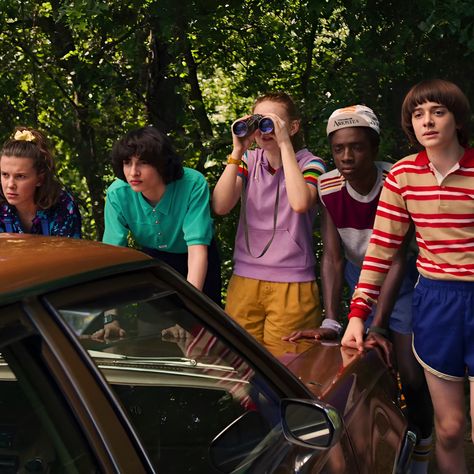 Disco Roller Skating, Duffer Brothers, Ab De Villiers, Stranger Things Season 3, Stranger Things Aesthetic, Couple Photoshoot Poses, Stranger Things Season, Stranger Things Netflix, Best Series