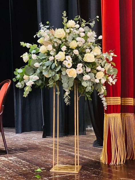 Floral Wedding Centerpieces, Event Flower Arrangements, Alter Flowers, Church Altar Decorations, Church Wedding Flowers, Altar Flowers, Large Flower Arrangements, Plants Outdoor, Church Flower Arrangements