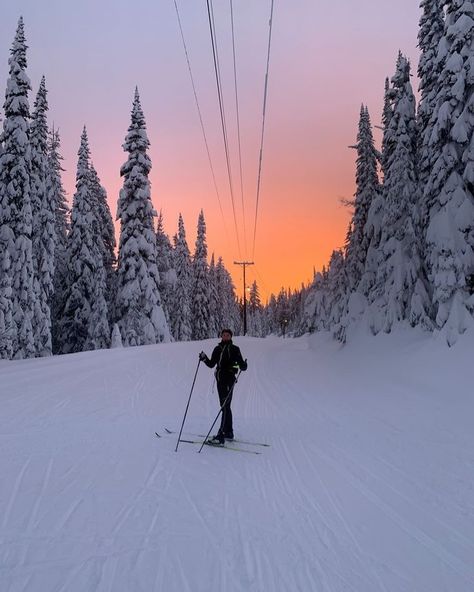 Skiing vs Snowboarding! Which one do you like more? Please write it down below! #snow #skiing🎿 #snowboarding #snowdays❄️ #ａｅｓｔｈｅｔｉｃ #pintrestinspired #creditstotheowner #dontrepost🚫 Winter Esthetics Photos, Skiing Girl Aesthetic, Ski Vibes Aesthetic, Chalet Girl Aesthetic, Ski Aethstetic, Nordic Skiing Aesthetic, Girl Skiing Aesthetic, Ski Aesthetic Girl, Nieve Aesthetic