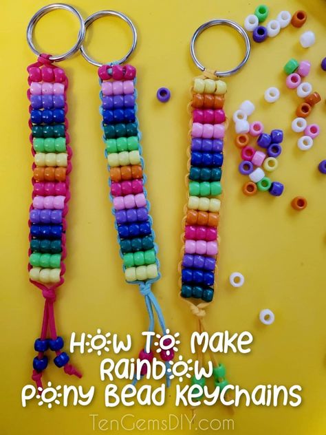 Pony Bead Tutorial, Pony Bead Flower, Pony Bead Keychain Patterns, Pony Bead Keychains, Bead Keychain Patterns, Tassen Hanger, Beaded Keychains Patterns, Pony Bead Animals, Keychain Patterns