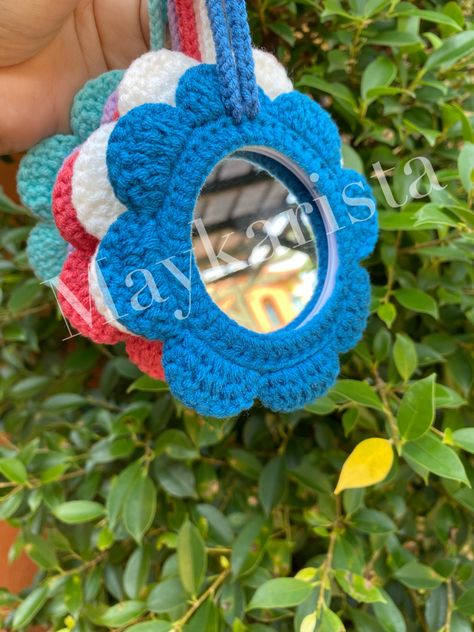 Crochet Flower Mirror, Crochet Mirror, Crochet Mittens Free Pattern, Crochet Store, Woolen Craft, Crochet Coin Purse, Crochet Hair Clips, Flower Mirror, Crochet Chain