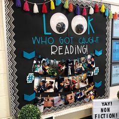 Look Who Got Caught Reading, Room Door Ideas, Reading Display, Library Bulletin Board, Reading Bulletin Boards, Children Reading, Ideas For Classroom, Library Book Displays, Library Bulletin Boards