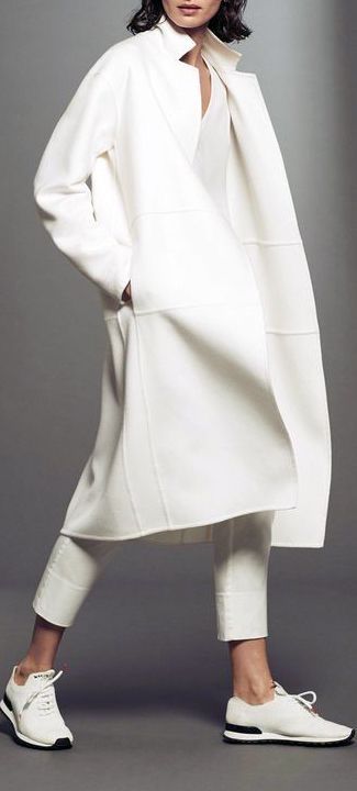 Minimalist Moda, Woman In White, White Coat, Winter Mode, 가을 패션, Fashion Show Collection, Fashion Weeks, Mode Vintage, Women's Summer Fashion