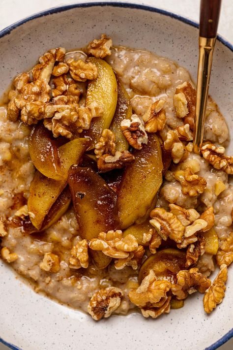 Apple Cinnamon Oatmeal Porridge Apple And Cinnamon Porridge, Apples And Cinnamon Oatmeal, Oatmeal Fall Recipes, Stewed Apple Oatmeal, Healthy Autumn Breakfast Recipes, Eat Beautiful Recipes, Apple Porridge Recipes, Autumn Harvest Recipes, Oats And Apple Recipes