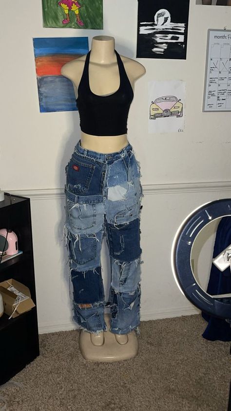 Unique Jeans Design, Stacked Jeans Diy, Reworking Jeans, Blue Jean Top Outfits, Custom Jeans Outfit, Jean Designs Diy, Custom Clothes Ideas, Jeans Design Ideas, Pants Upcycle